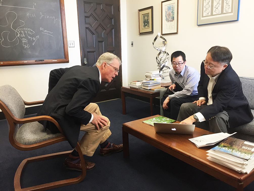 President Jiang Tours American Universities and Research Institutions