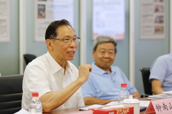 钟南山院士受邀访问上海科技大学并做学术交流