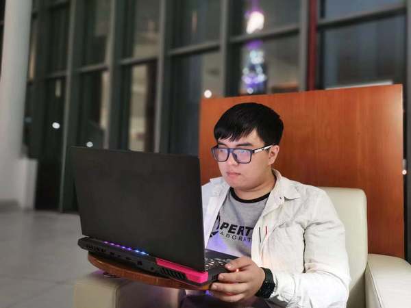 毕业生说|方治欣：从迷惘中盎然走出