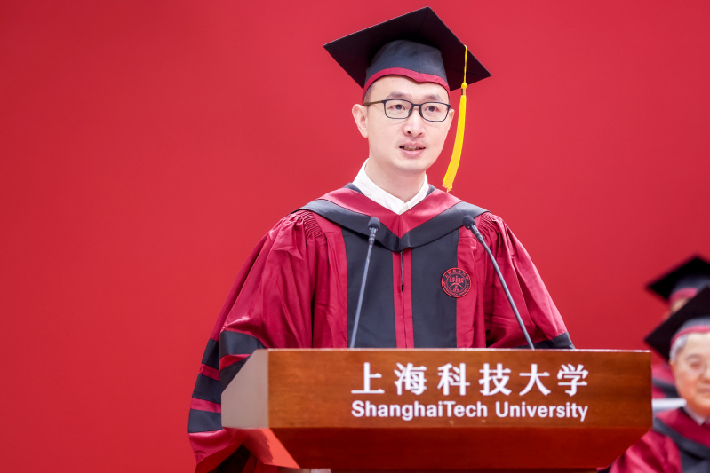 毕业典礼教师代表陈佰乐：做新赛道的锐意开拓者，不做大热门的盲目追逐者