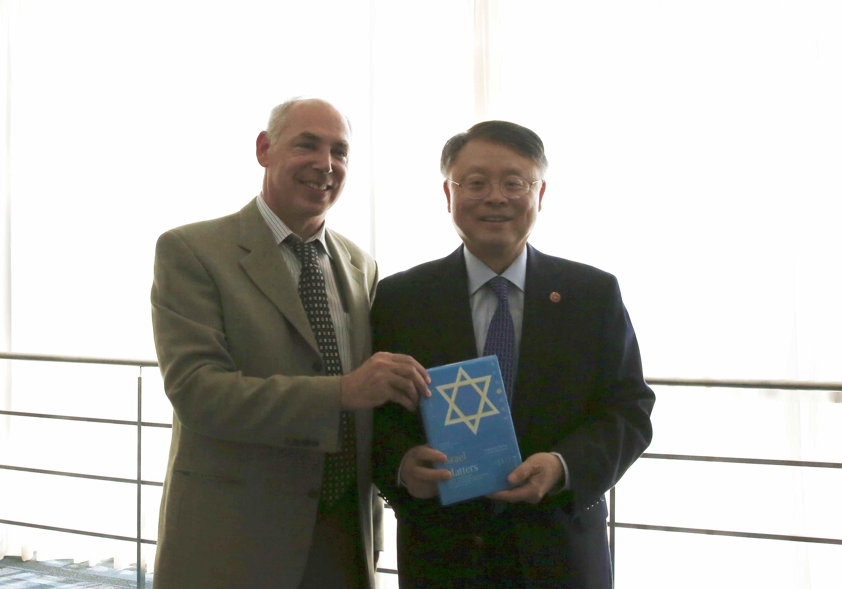 Israeli Consul General Visits ShanghaiTech