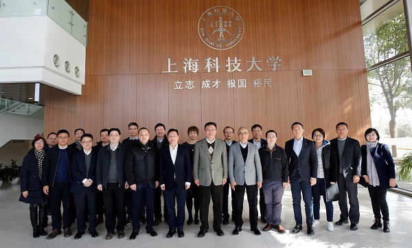 上海市国资委副主任袁泉一行来校调研