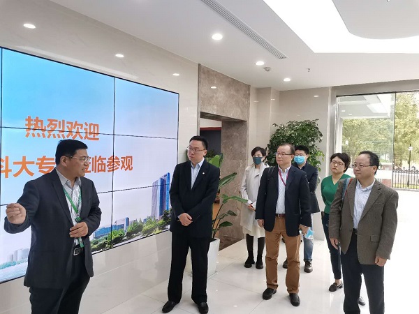 我校副校长江舸一行访问豪森药业上海研发中心