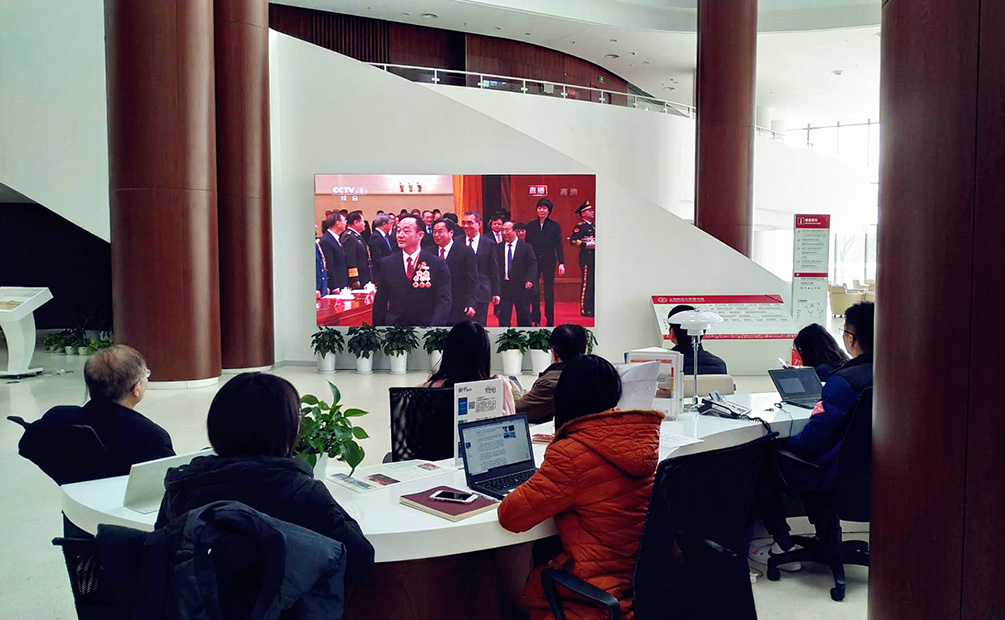 我校师生认真学习庆祝改革开放40周年大会精神