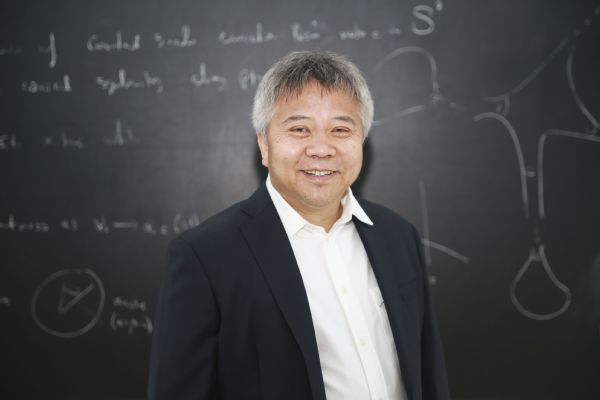 我校数学所创始所长陈秀雄教授获冠2019年西蒙斯学者