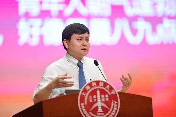 张文宏教授在上科大大道书院迎新会上致辞：上科大学生要勇担建设科技强国重任
