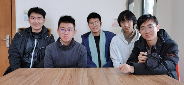 本科生团队在第六届上海市大学生创客大赛获佳绩