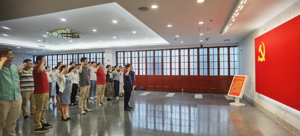 学习百年党史，汲取奋进力量，校党委组织参观中共一大纪念馆