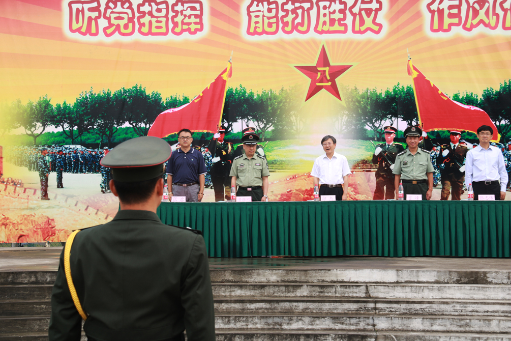 #军训纪实#  英姿飒爽，为校争光