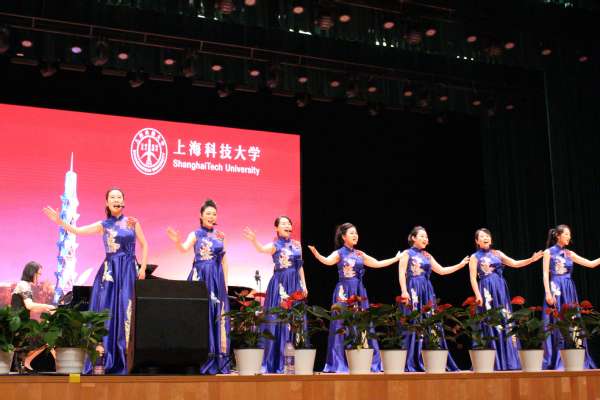 我校举行“感恩母校 歌唱祖国”2019年毕业季主题歌会暨“我爱你中国”中国民族声乐精品演唱会