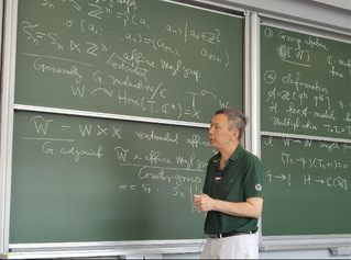 Academician of CAS, Xi Nanhua, gives the opening report of Calabi Lectures 