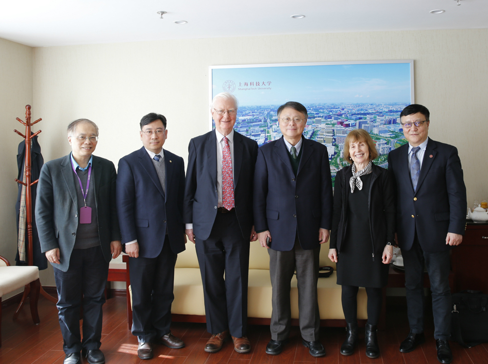 Economics Nobel Laureate Visits ShanghaiTech