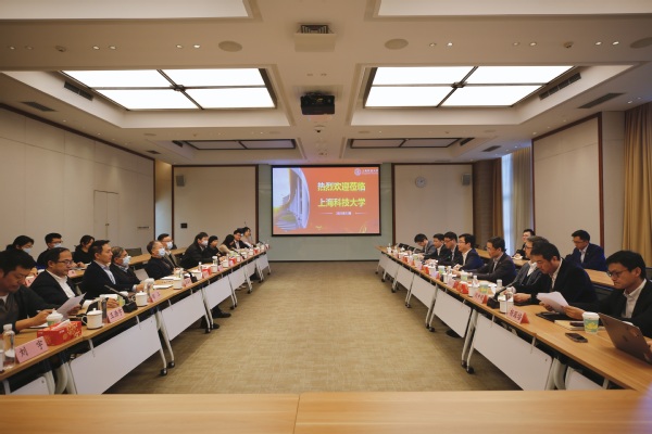 华人运通董事长兼CEO丁磊来访上海科技大学