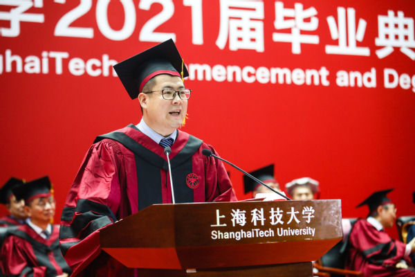 教师代表章跃标在2021届毕业典礼上的发言