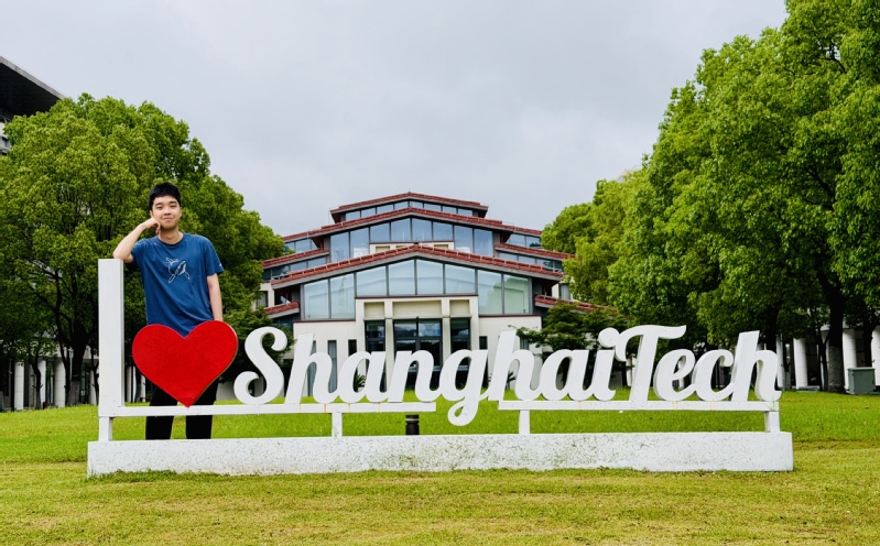 Graduate Story | Zhou Zicheng: Turning clinical questions into AI solutions