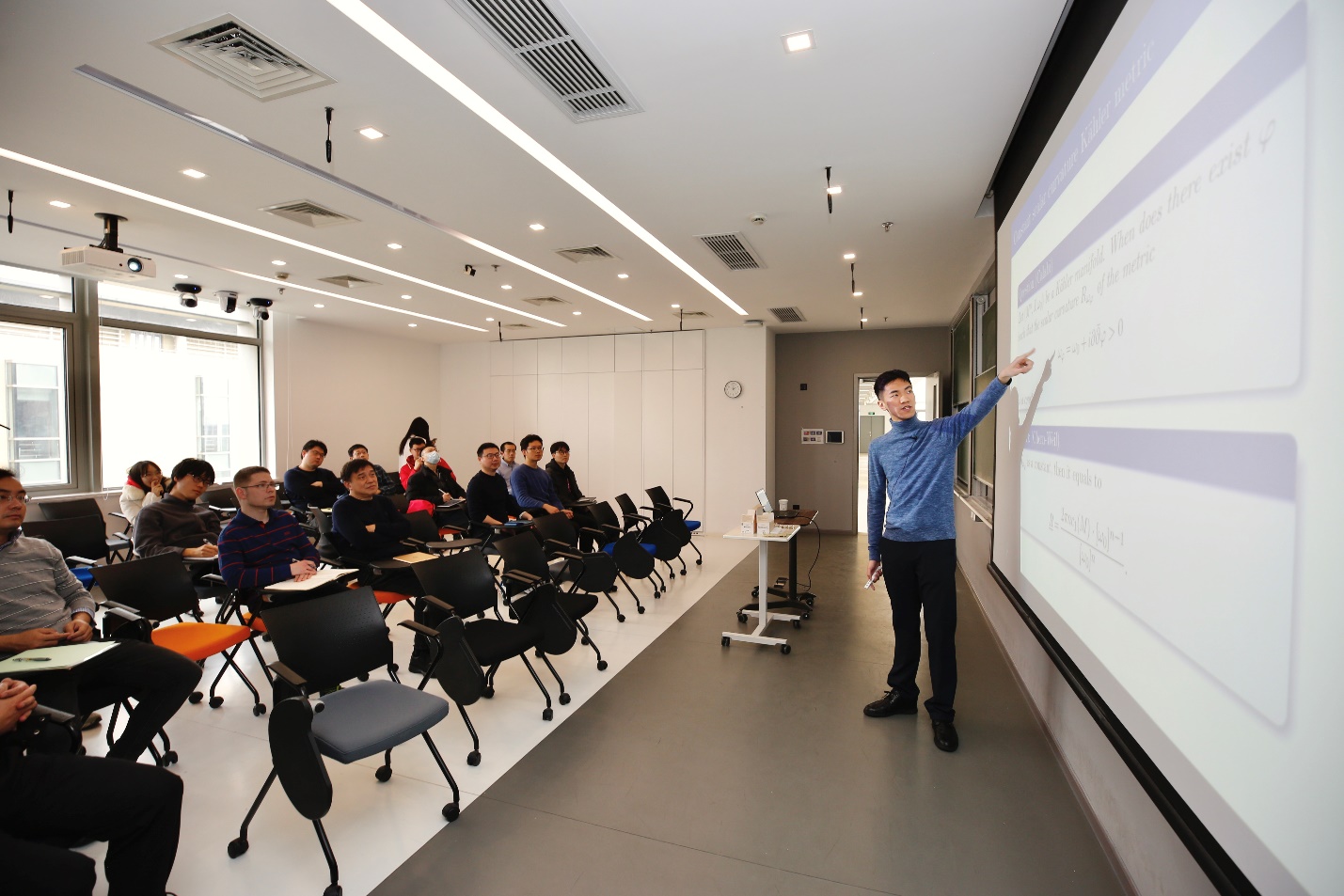 中科大特任教授陈杲到数学科学研究所作学术交流