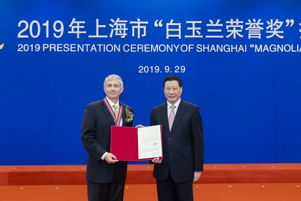 祝贺iHuman研究所创始所长Raymond C. Stevens教授荣获2019年度上海市“白玉兰荣誉奖”