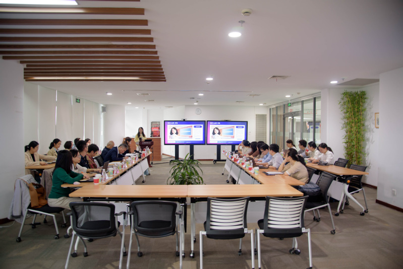 图书信息中心举办战略情报研究咨询研讨会