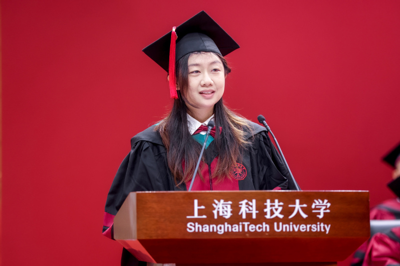 毕业典礼研究生代表张莹：既然选择了热爱，便只顾风雨兼程