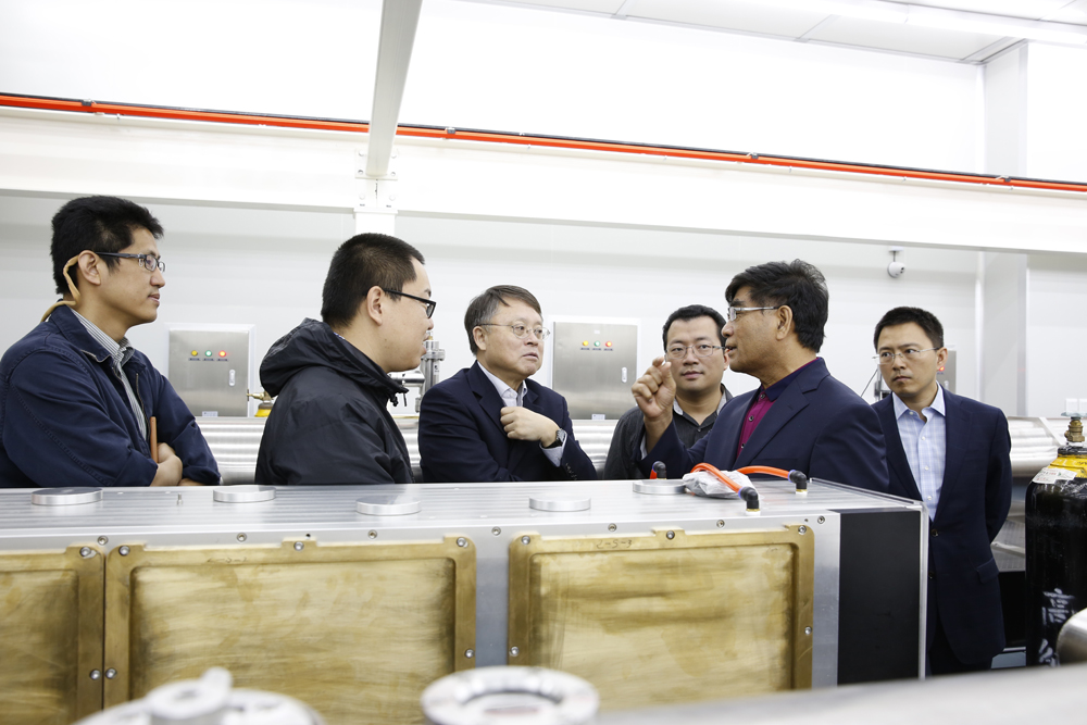 我校校务委员会委员、全国政协常委傅成玉来校考察