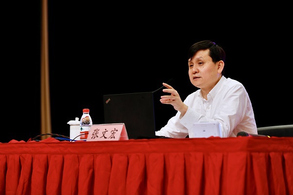 张文宏教授讲形势与政策课，科技助力疫情防控