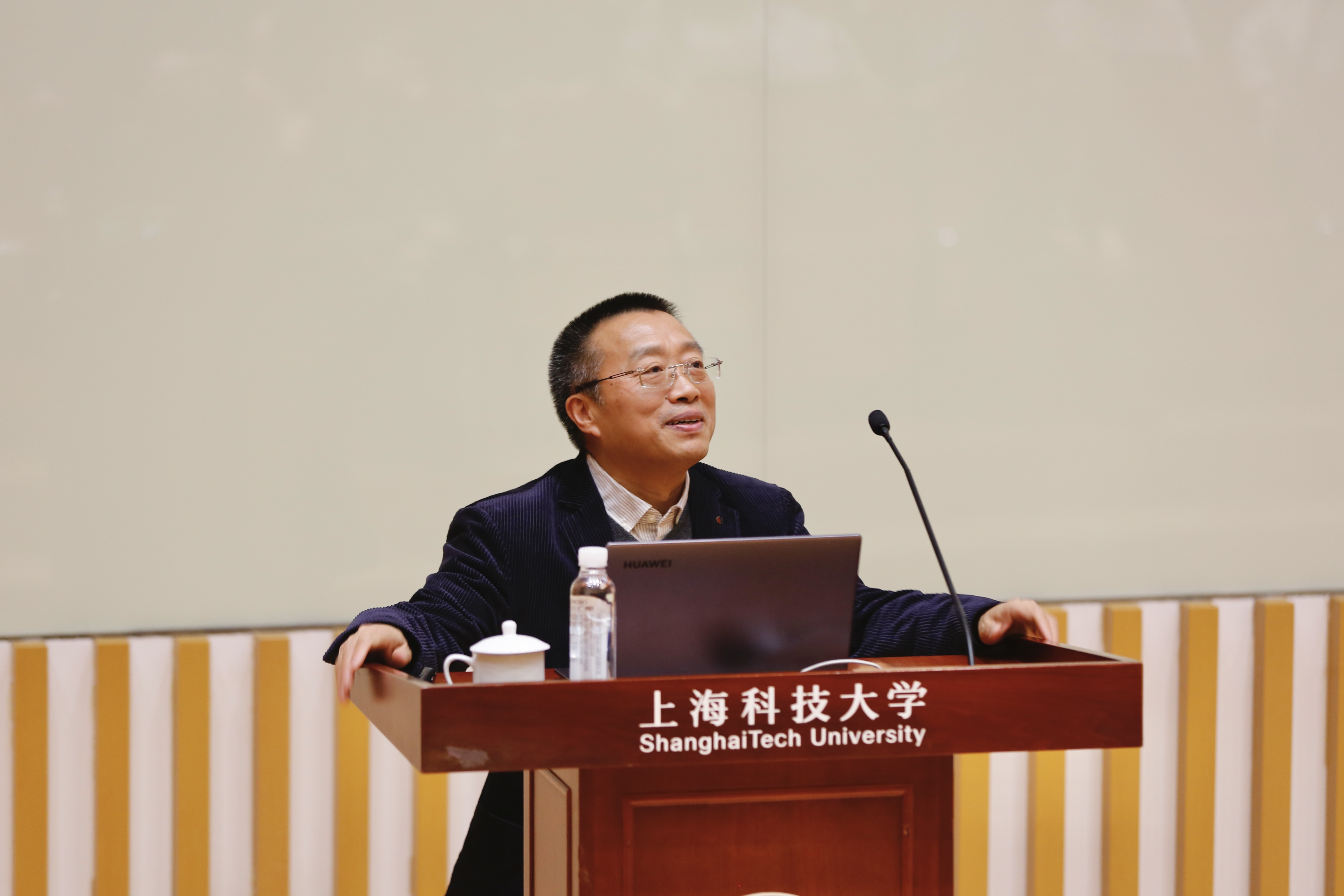 张宏院士做客上科大讲坛,以线虫为镜揭示多细胞生物自噬奥秘