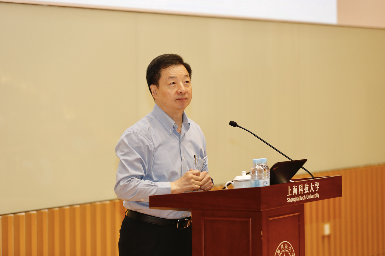 迎建党百年,听专家睿见,国际政治专家周明伟来校作专题报告