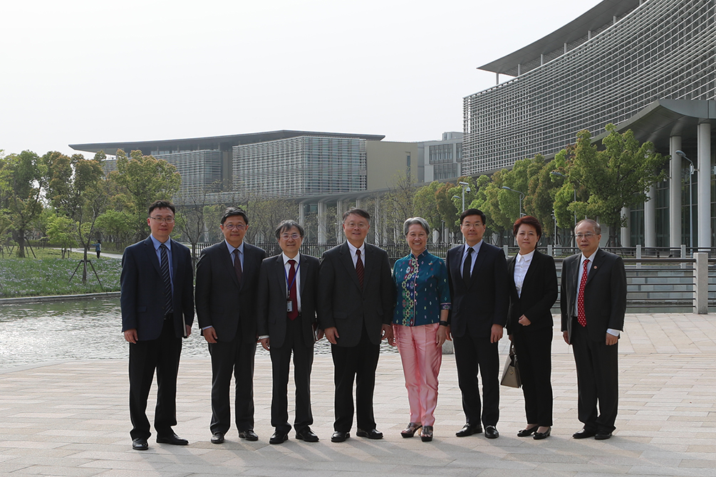 新加坡淡马锡控股公司执行董事兼首席执行长何晶女士一行访问上科大