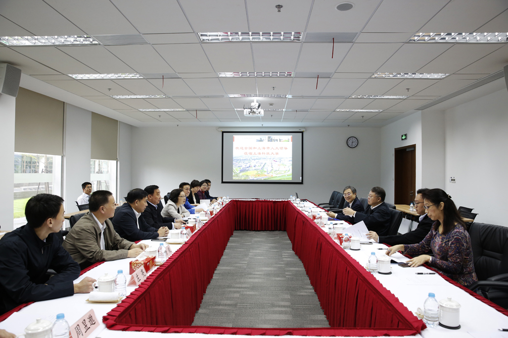 全国人大常委会副委员长兼秘书长王晨一行来我校调研