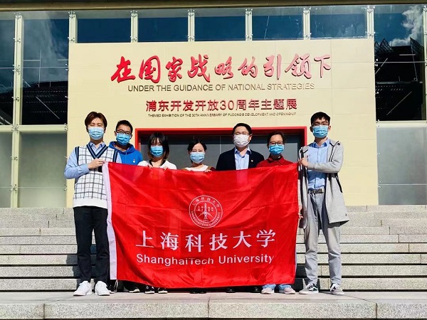 我校青年学子热议浦东开发开放30周年