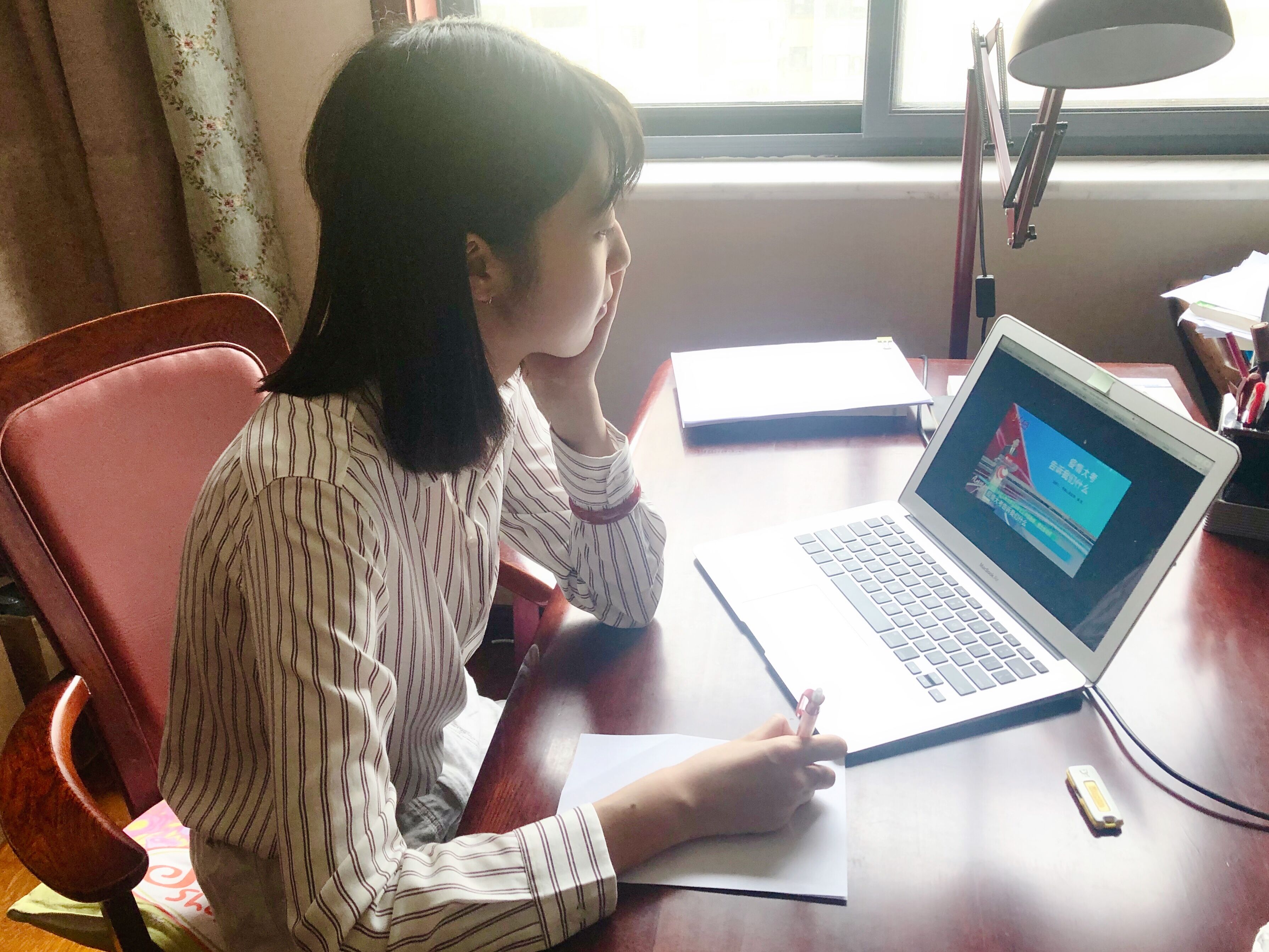 我校学生同上疫情防控“思政大课”
