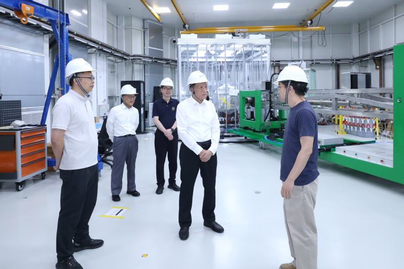 上海市政协主席胡文容来校调研，推进重点提案督办工作   