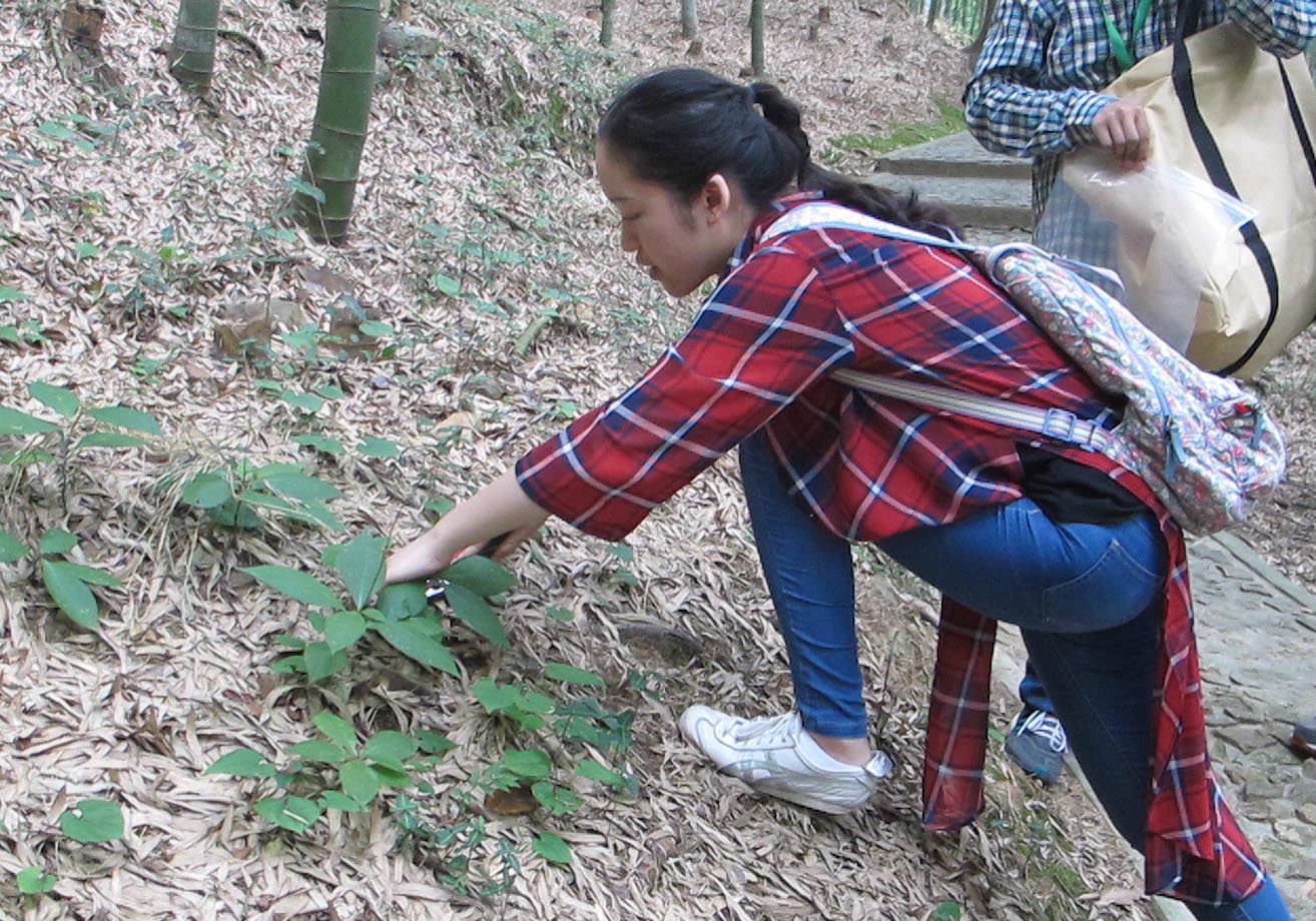 Life Sciences Course Heads Outdoors